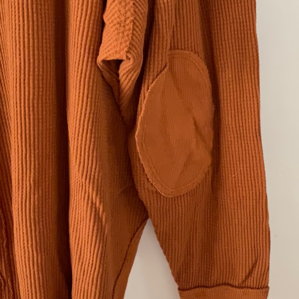 Free PEOPLE Women’s Rust Long-Sleeve V-Notch Pullover Top - Picture 7 of 8